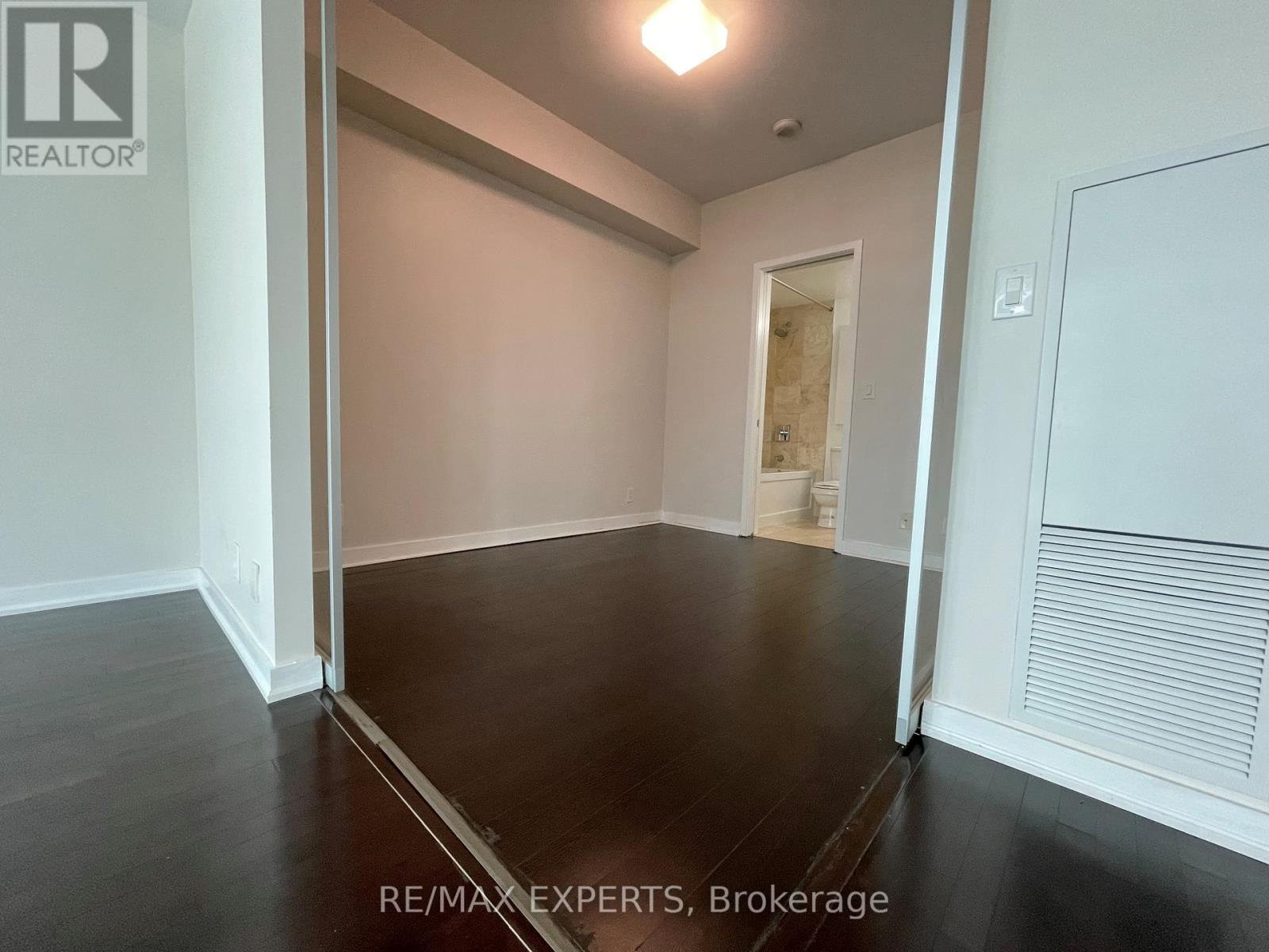 1212 - 14 York Street, Toronto, Ontario  M5J 0A9 - Photo 7 - C13738956