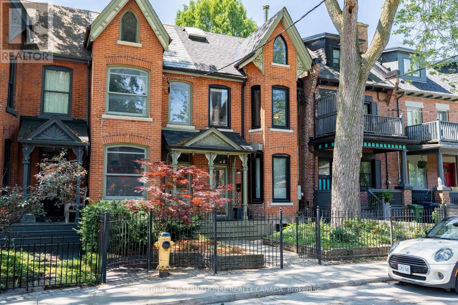 366 ONTARIO STREET, Toronto, Ontario