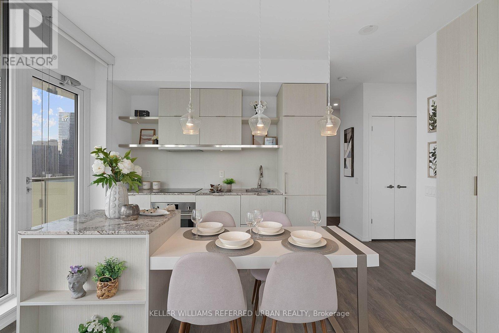 2905 - 197 Yonge Street, Toronto, Ontario  M5B 0C1 - Photo 2 - C13739020