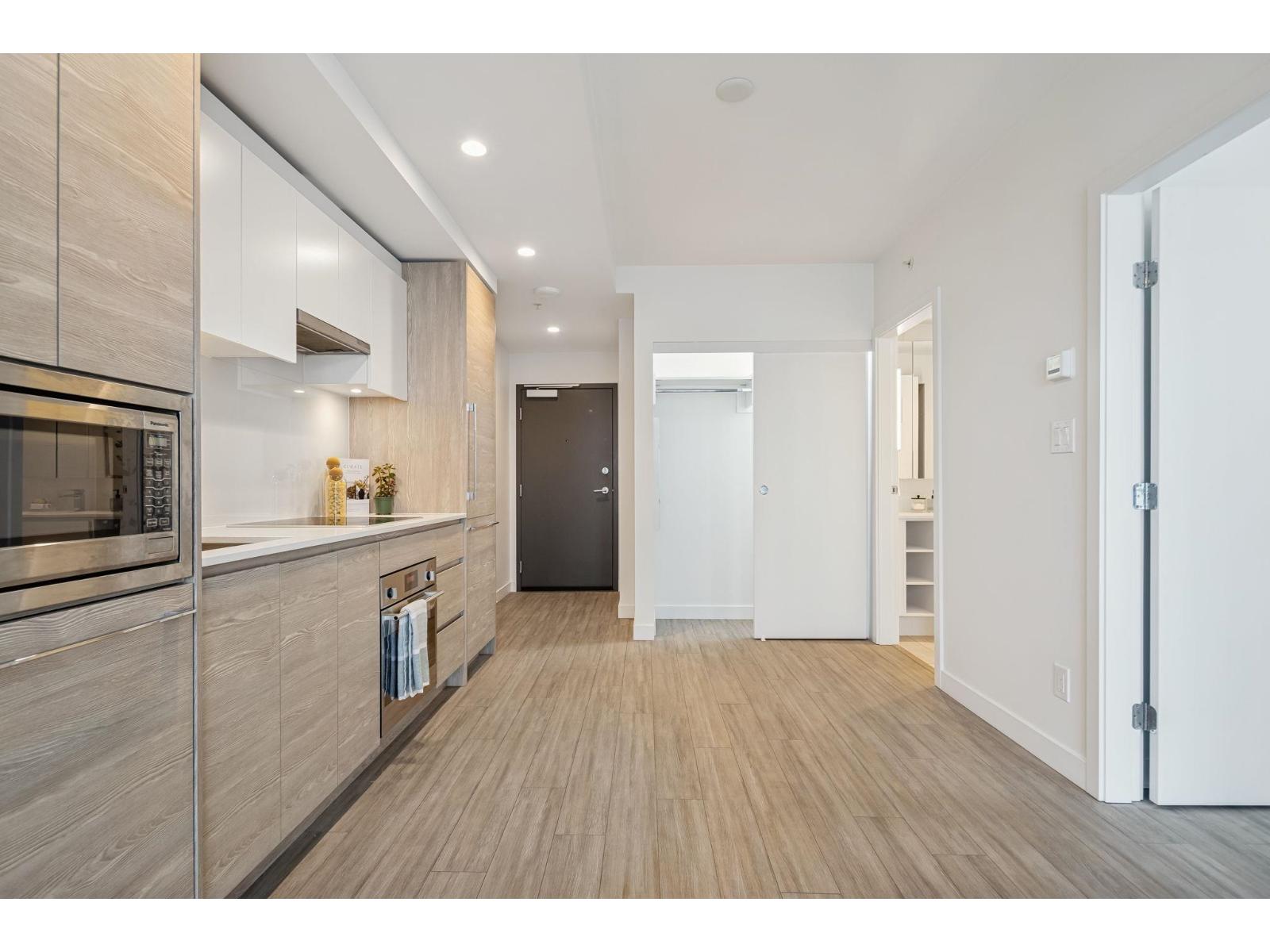 807 13655 Fraser Highway, Surrey, British Columbia  V3T 0P8 - Photo 4 - R3161093