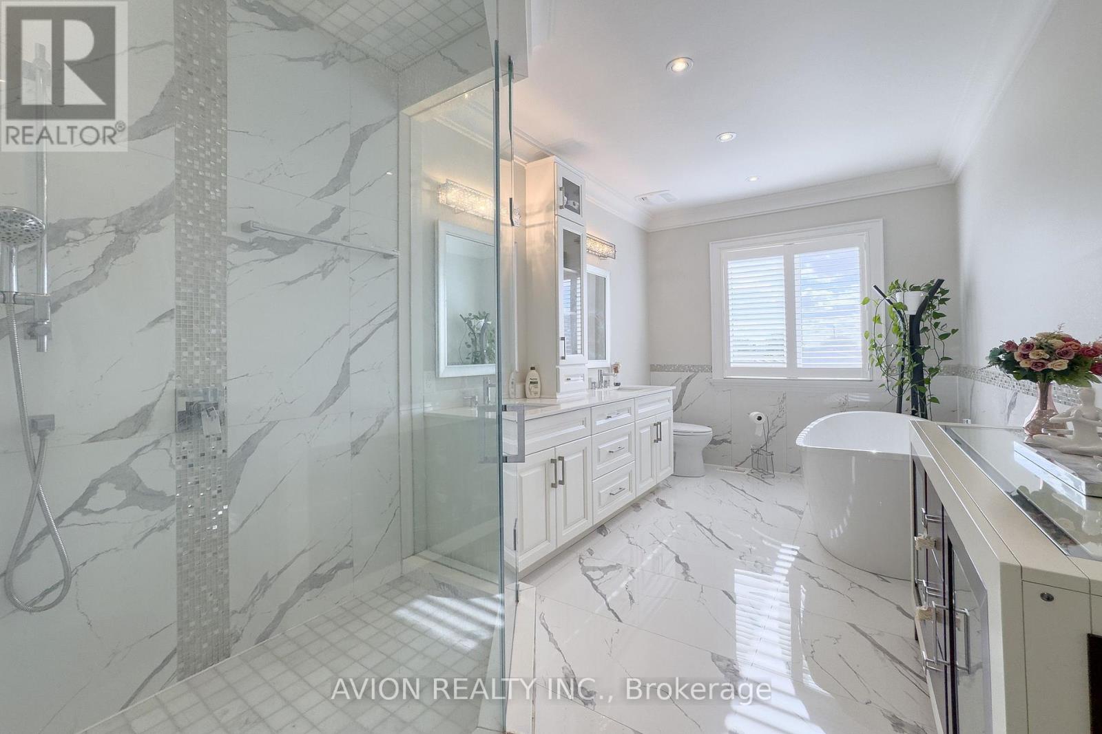 220 Falstaff Avenue, Toronto, Ontario  M6L 2E9 - Photo 18 - W13738962
