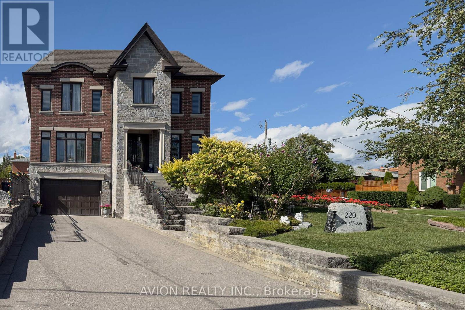 220 Falstaff Avenue, Toronto, Ontario  M6L 2E9 - Photo 2 - W13738962