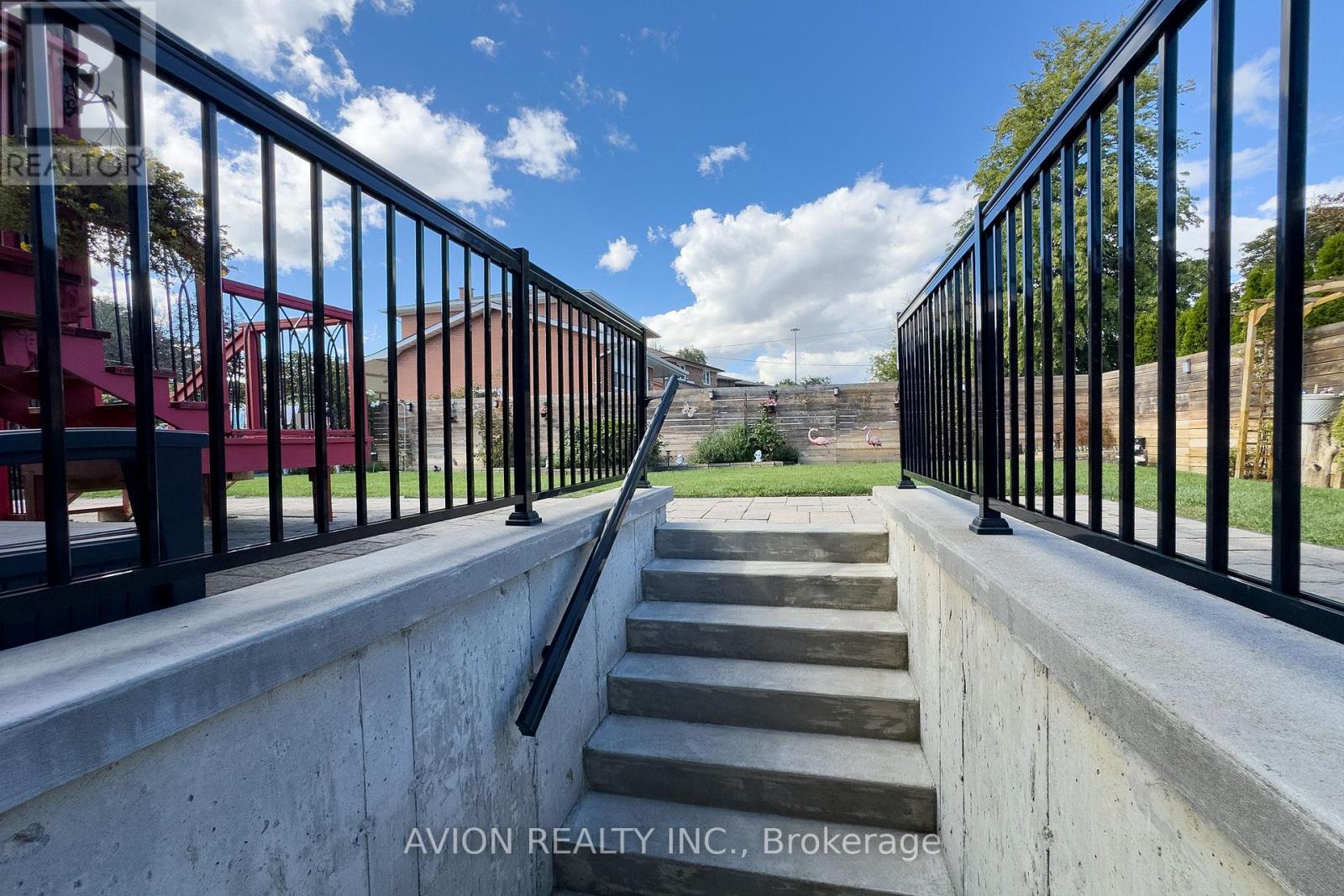 220 Falstaff Avenue, Toronto, Ontario  M6L 2E9 - Photo 34 - W13738962