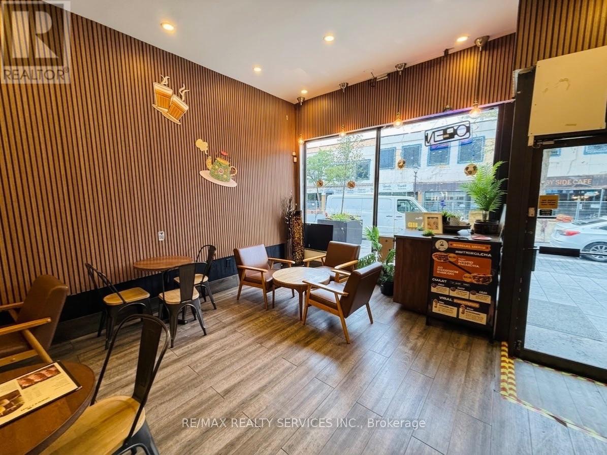 13 Queen Street W, Brampton, Ontario  L6Y 1L9 - Photo 2 - W13738974