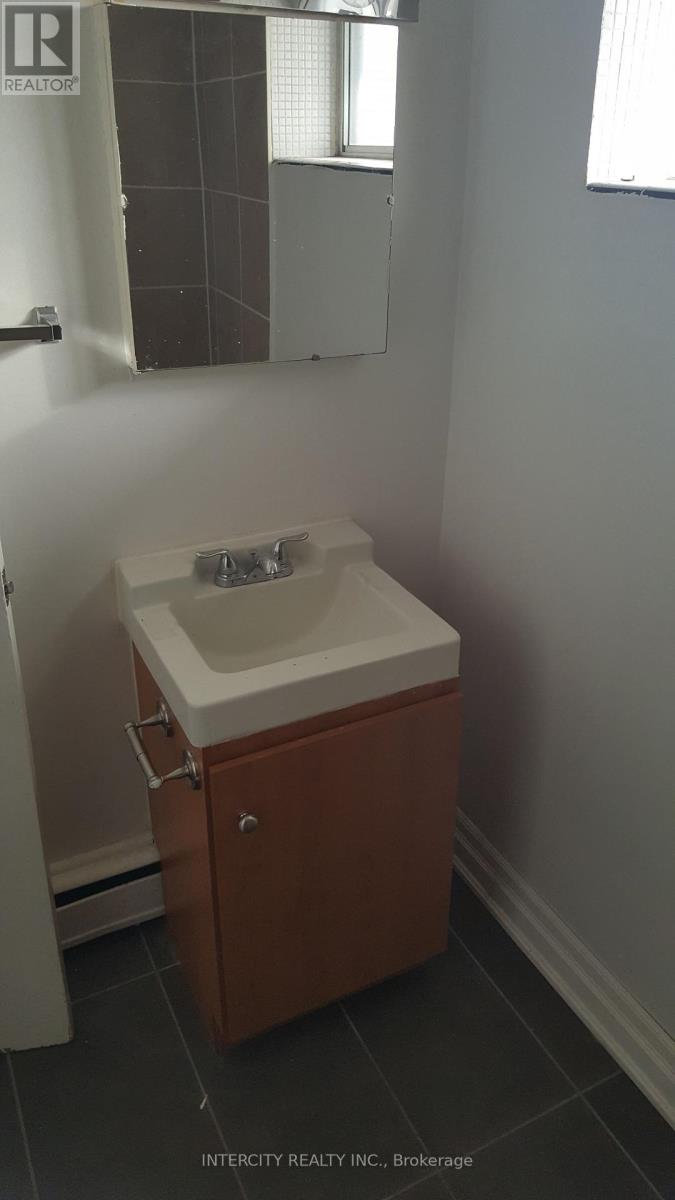 C - 14 North Alarton Street, Mississauga, Ontario  L4T 1J8 - Photo 6 - W13738984