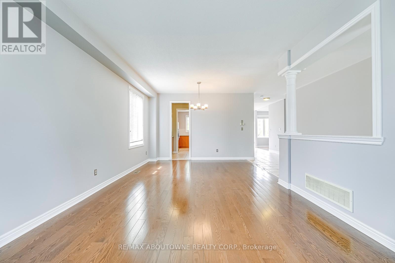 2290 Woodmont Crescent S, Oakville, Ontario  L6M 5A1 - Photo 10 - W13738998