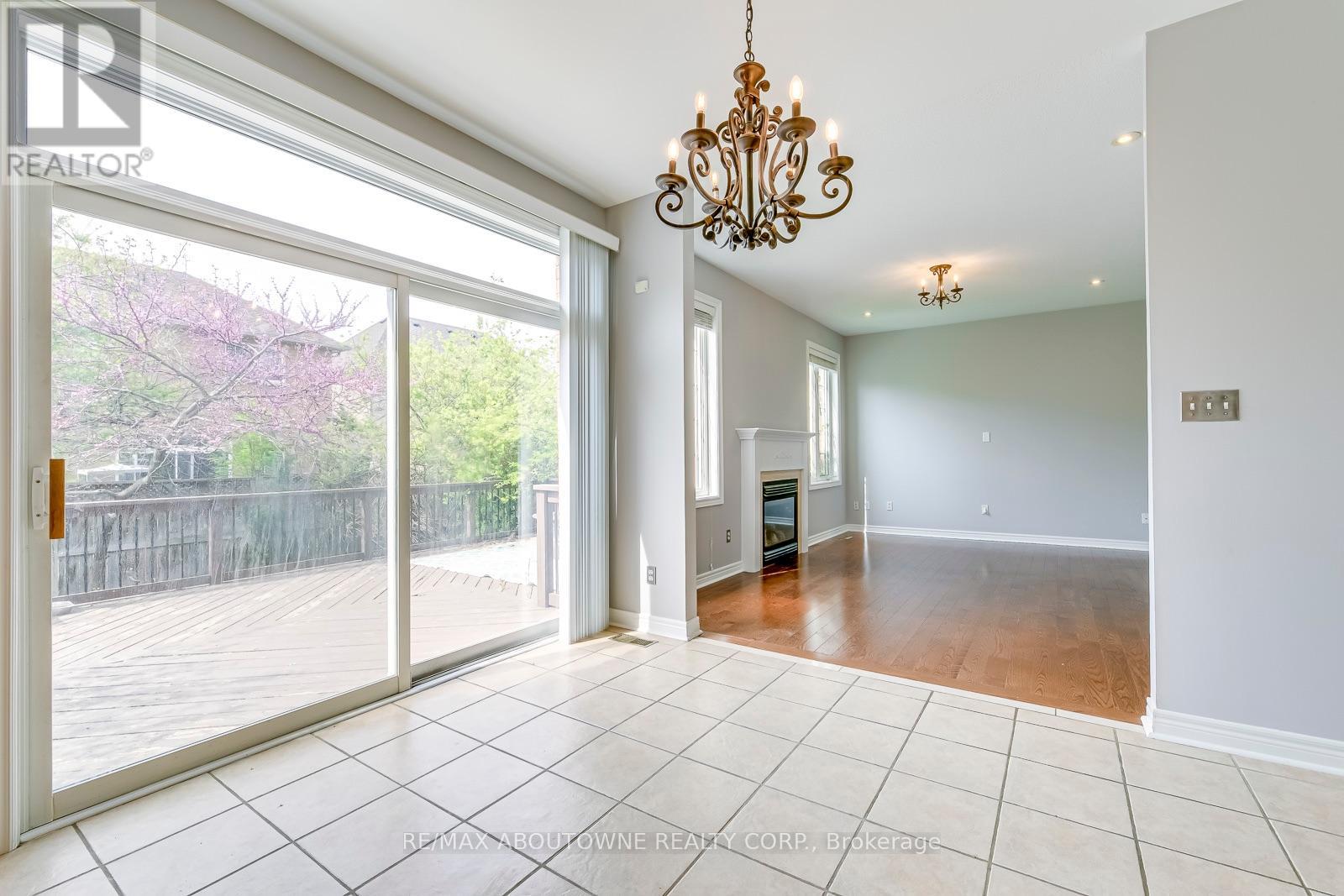 2290 Woodmont Crescent S, Oakville, Ontario  L6M 5A1 - Photo 13 - W13738998