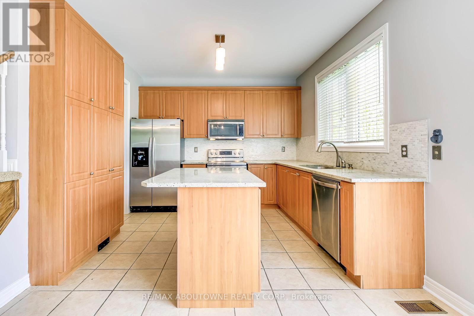 2290 Woodmont Crescent S, Oakville, Ontario  L6M 5A1 - Photo 14 - W13738998