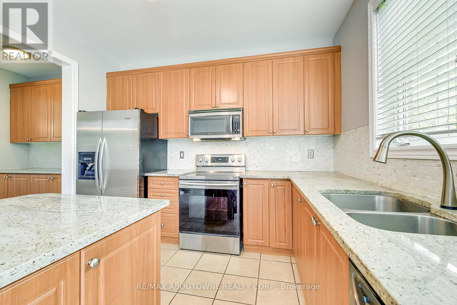 2290 Woodmont Crescent S, Oakville, Ontario  L6M 5A1 - Photo 16 - W13738998