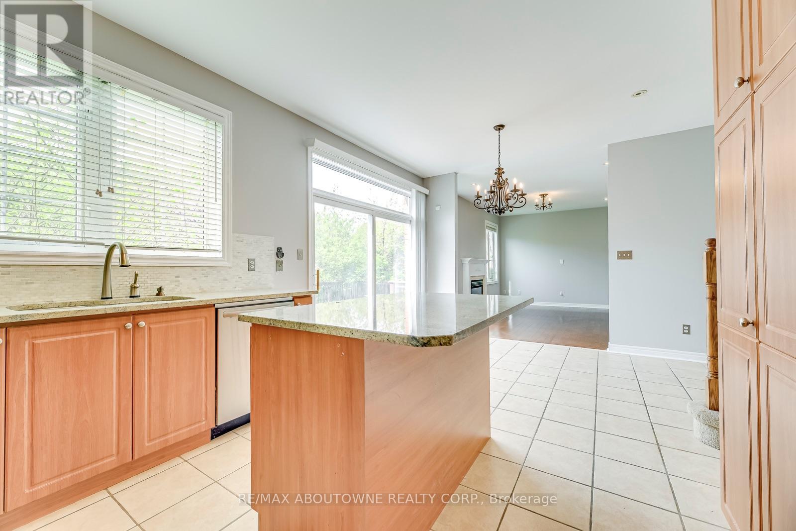 2290 Woodmont Crescent S, Oakville, Ontario  L6M 5A1 - Photo 18 - W13738998