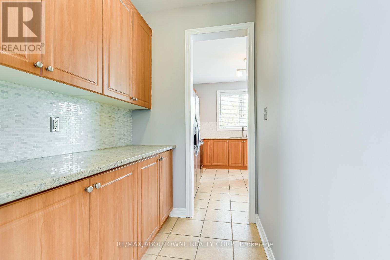 2290 Woodmont Crescent S, Oakville, Ontario  L6M 5A1 - Photo 19 - W13738998