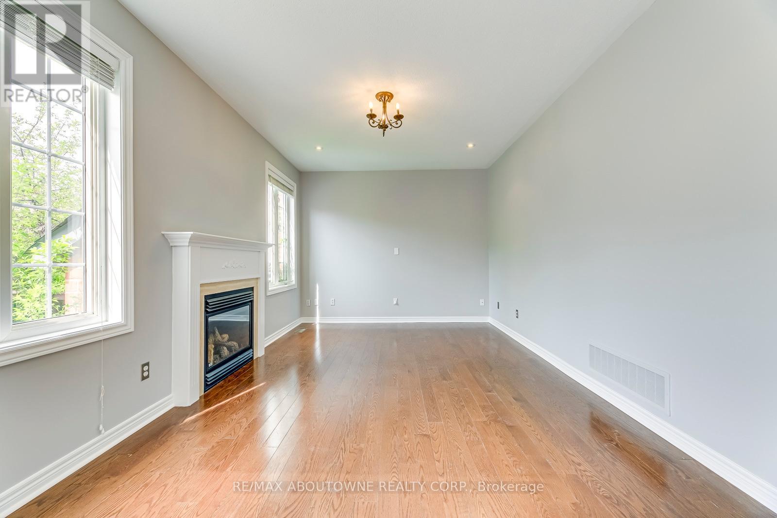 2290 Woodmont Crescent S, Oakville, Ontario  L6M 5A1 - Photo 21 - W13738998