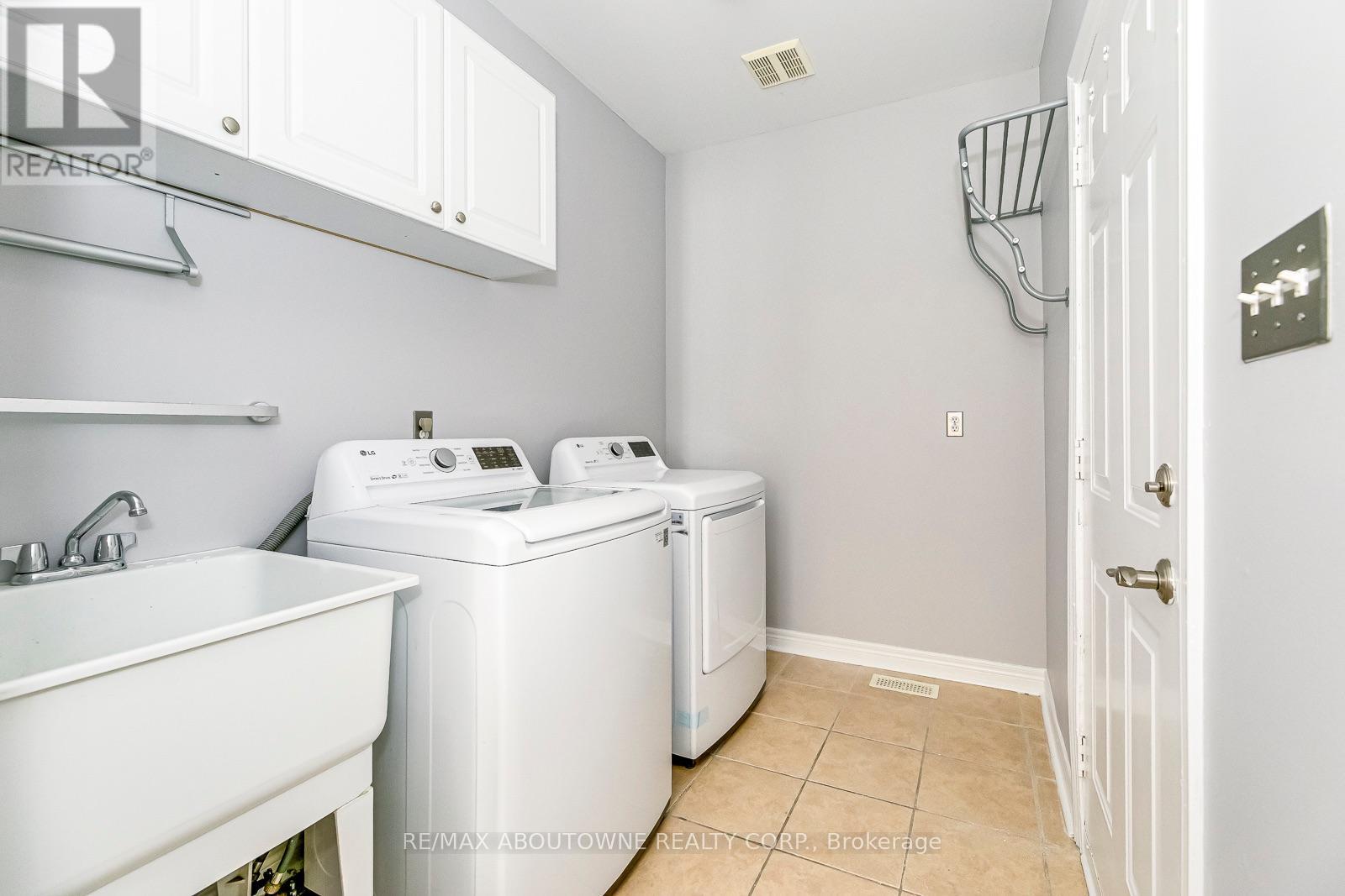 2290 Woodmont Crescent S, Oakville, Ontario  L6M 5A1 - Photo 23 - W13738998