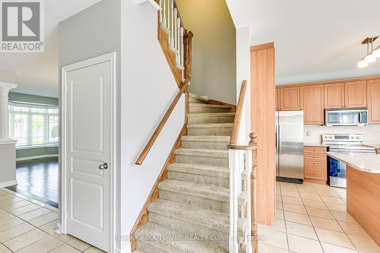 2290 Woodmont Crescent S, Oakville, Ontario  L6M 5A1 - Photo 24 - W13738998