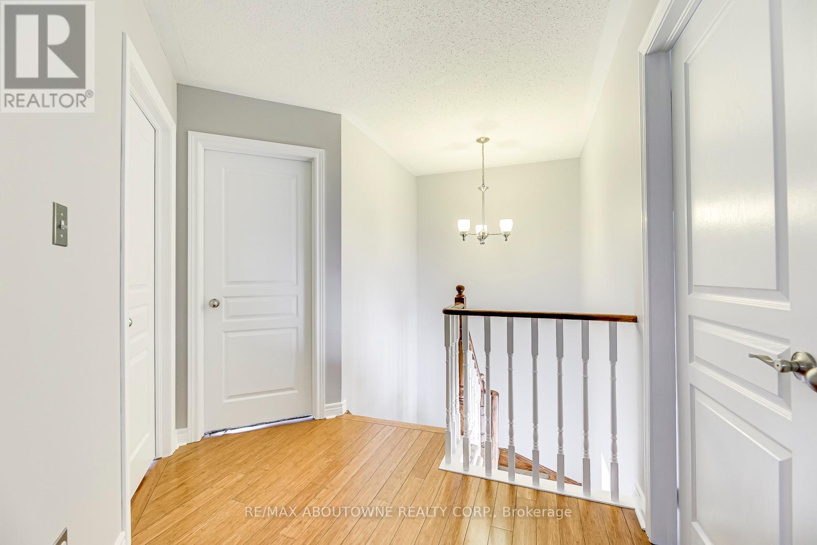 2290 Woodmont Crescent S, Oakville, Ontario  L6M 5A1 - Photo 25 - W13738998