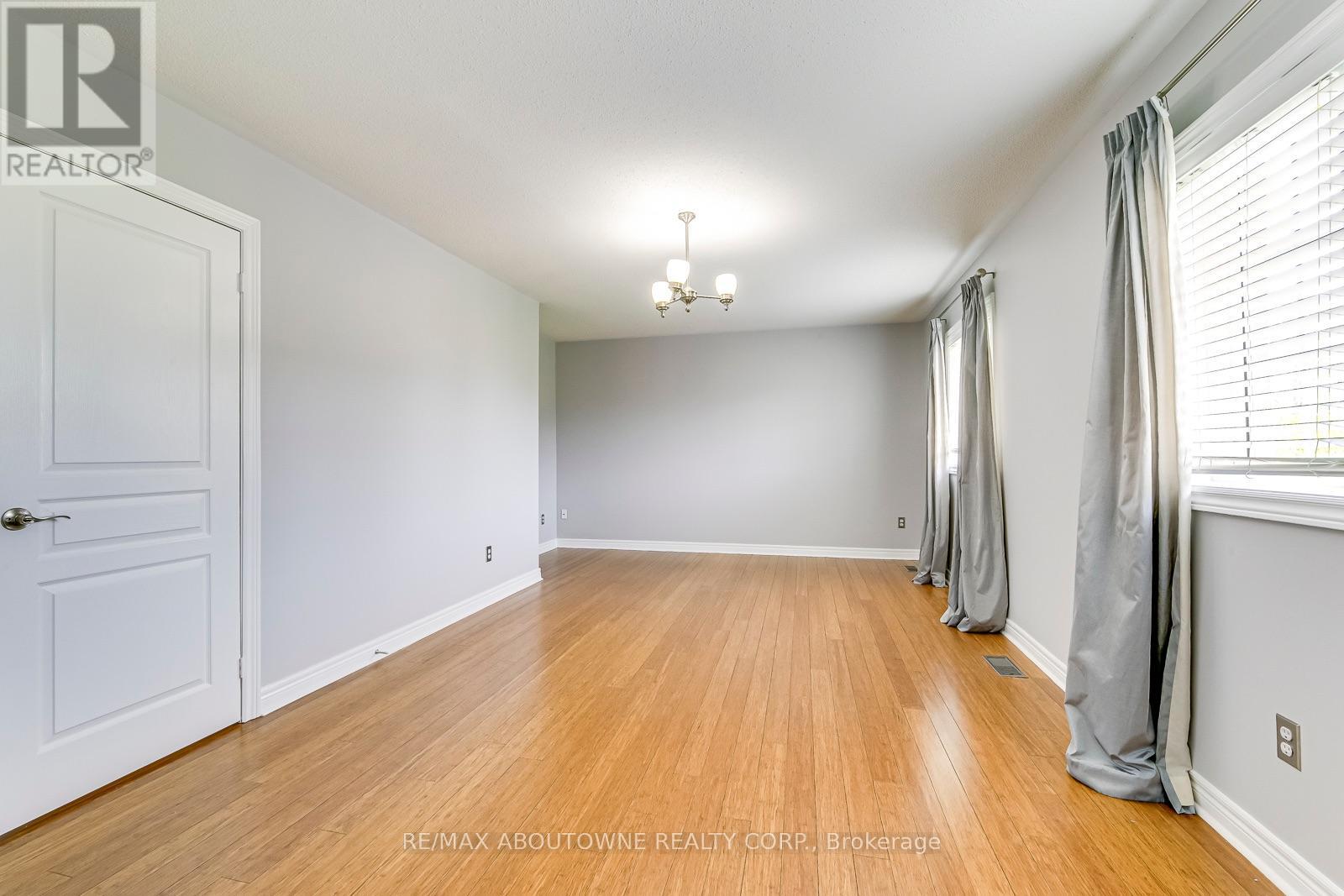 2290 Woodmont Crescent S, Oakville, Ontario  L6M 5A1 - Photo 27 - W13738998