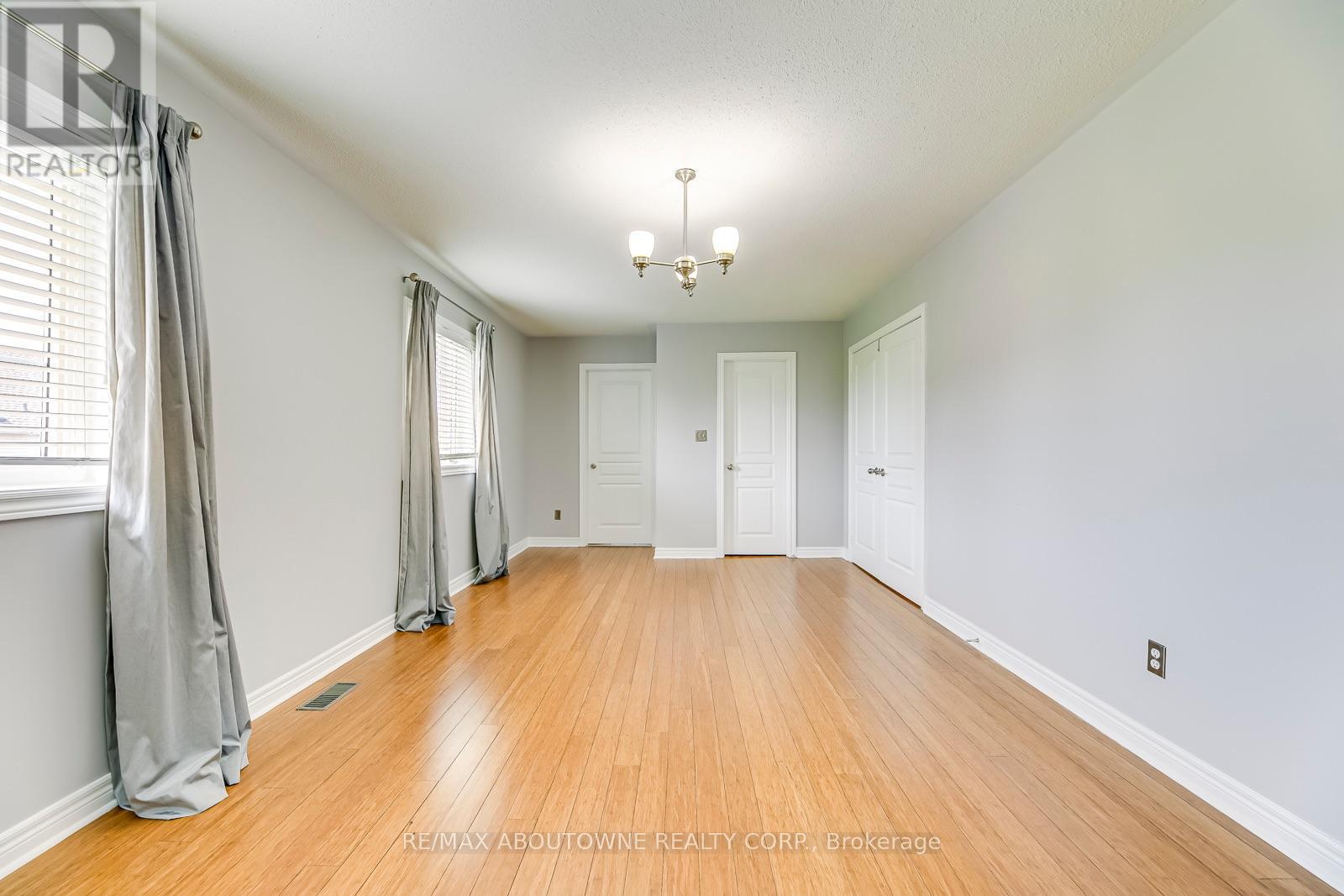 2290 Woodmont Crescent S, Oakville, Ontario  L6M 5A1 - Photo 28 - W13738998
