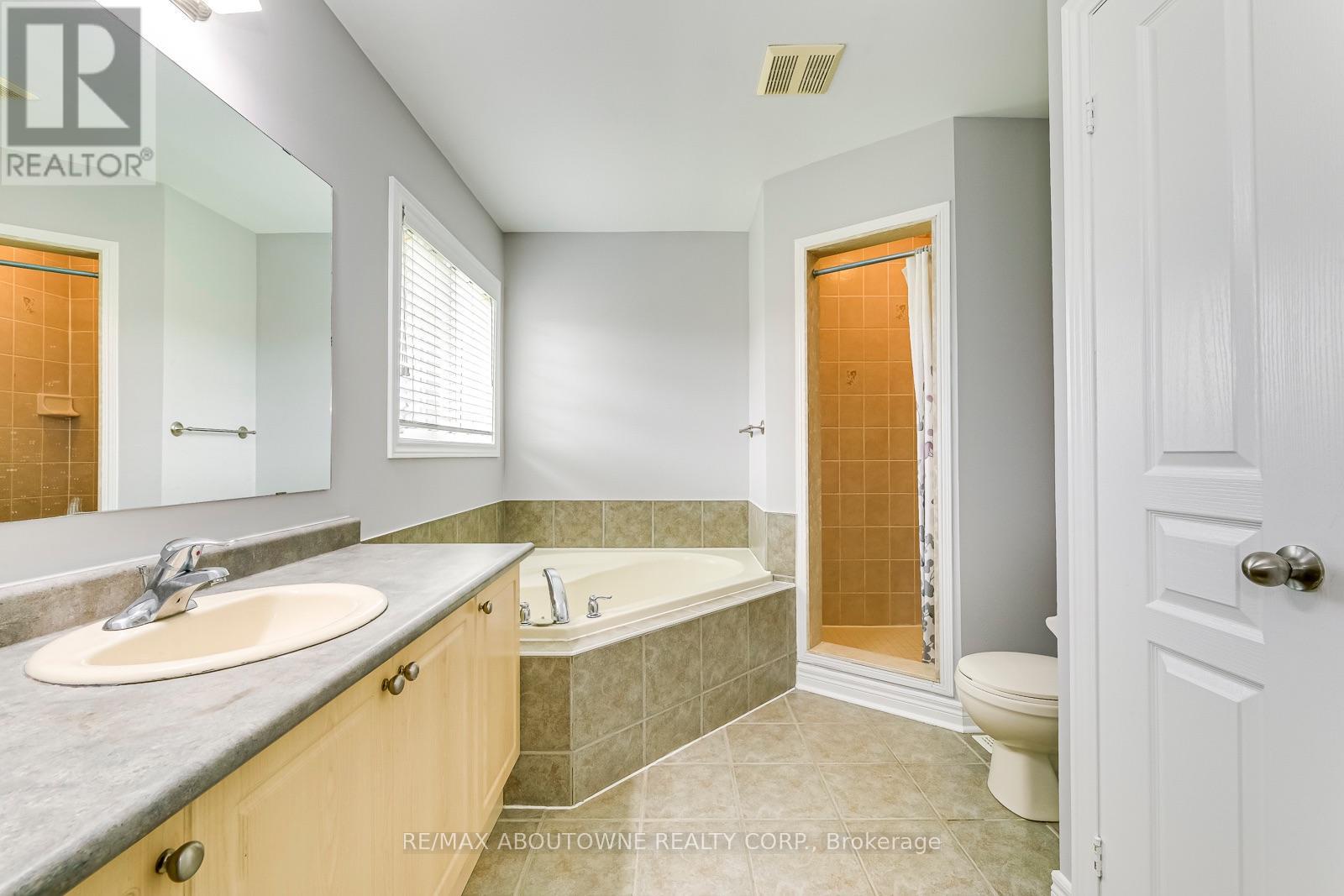 2290 Woodmont Crescent S, Oakville, Ontario  L6M 5A1 - Photo 29 - W13738998