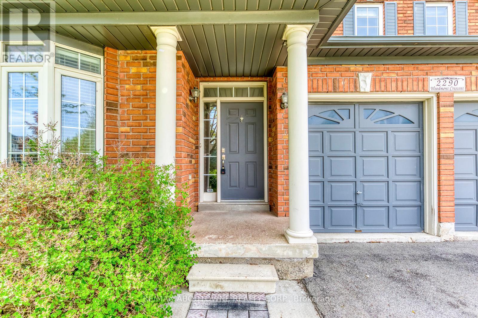 2290 Woodmont Crescent S, Oakville, Ontario  L6M 5A1 - Photo 3 - W13738998