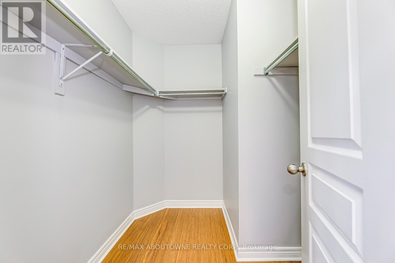 2290 Woodmont Crescent S, Oakville, Ontario  L6M 5A1 - Photo 30 - W13738998