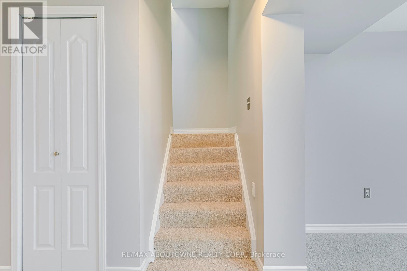 2290 Woodmont Crescent S, Oakville, Ontario  L6M 5A1 - Photo 38 - W13738998