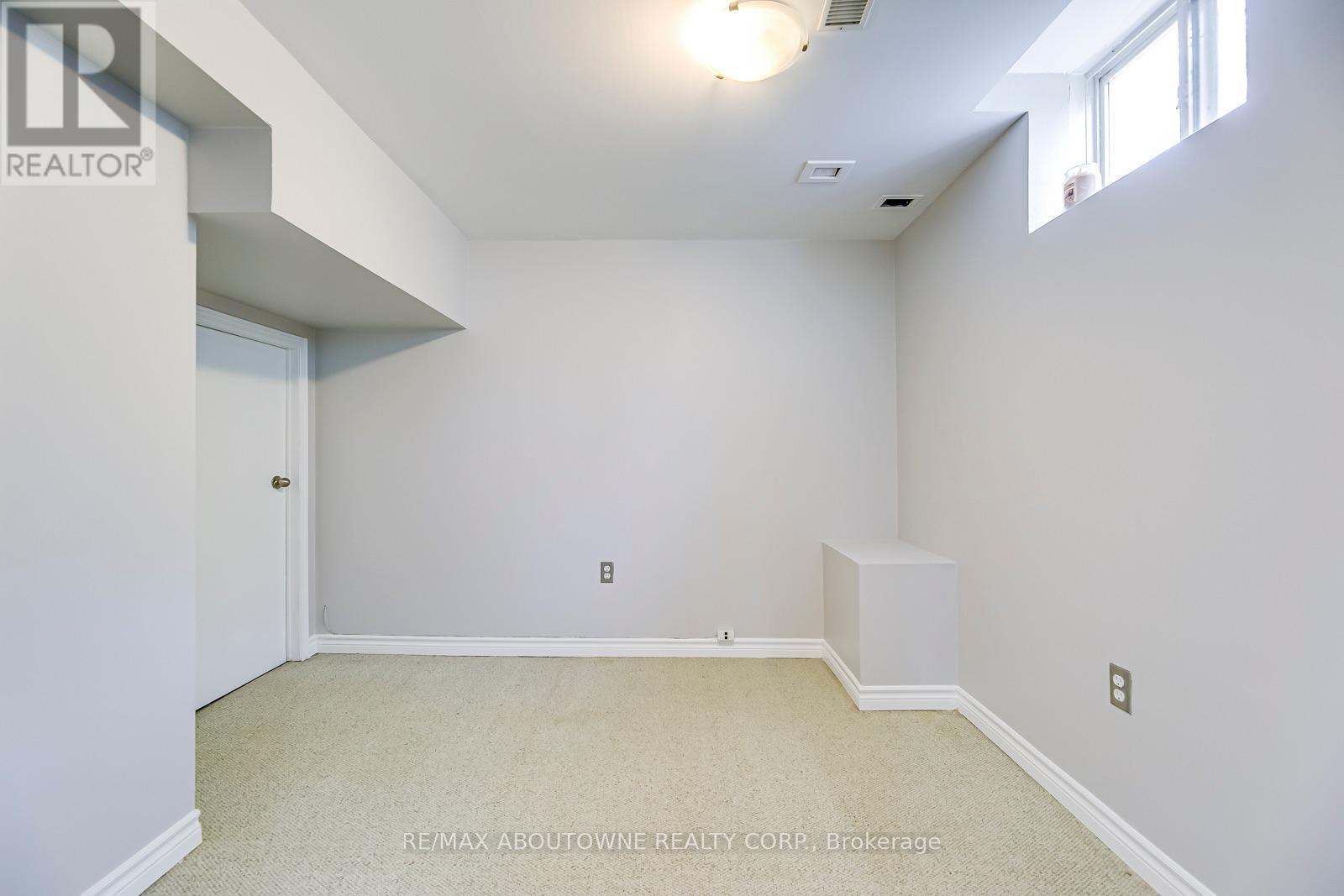 2290 Woodmont Crescent S, Oakville, Ontario  L6M 5A1 - Photo 42 - W13738998