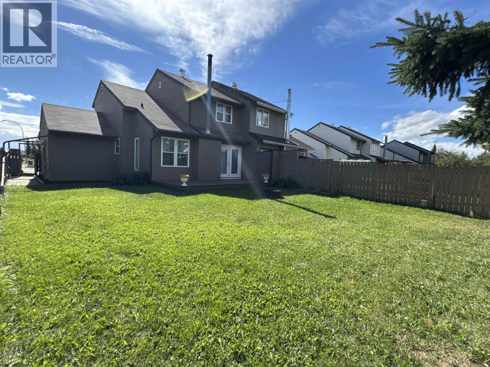 8820 107a Avenue, Fort St. John, British Columbia  V1J 5Z1 - Photo 2 - R3160900