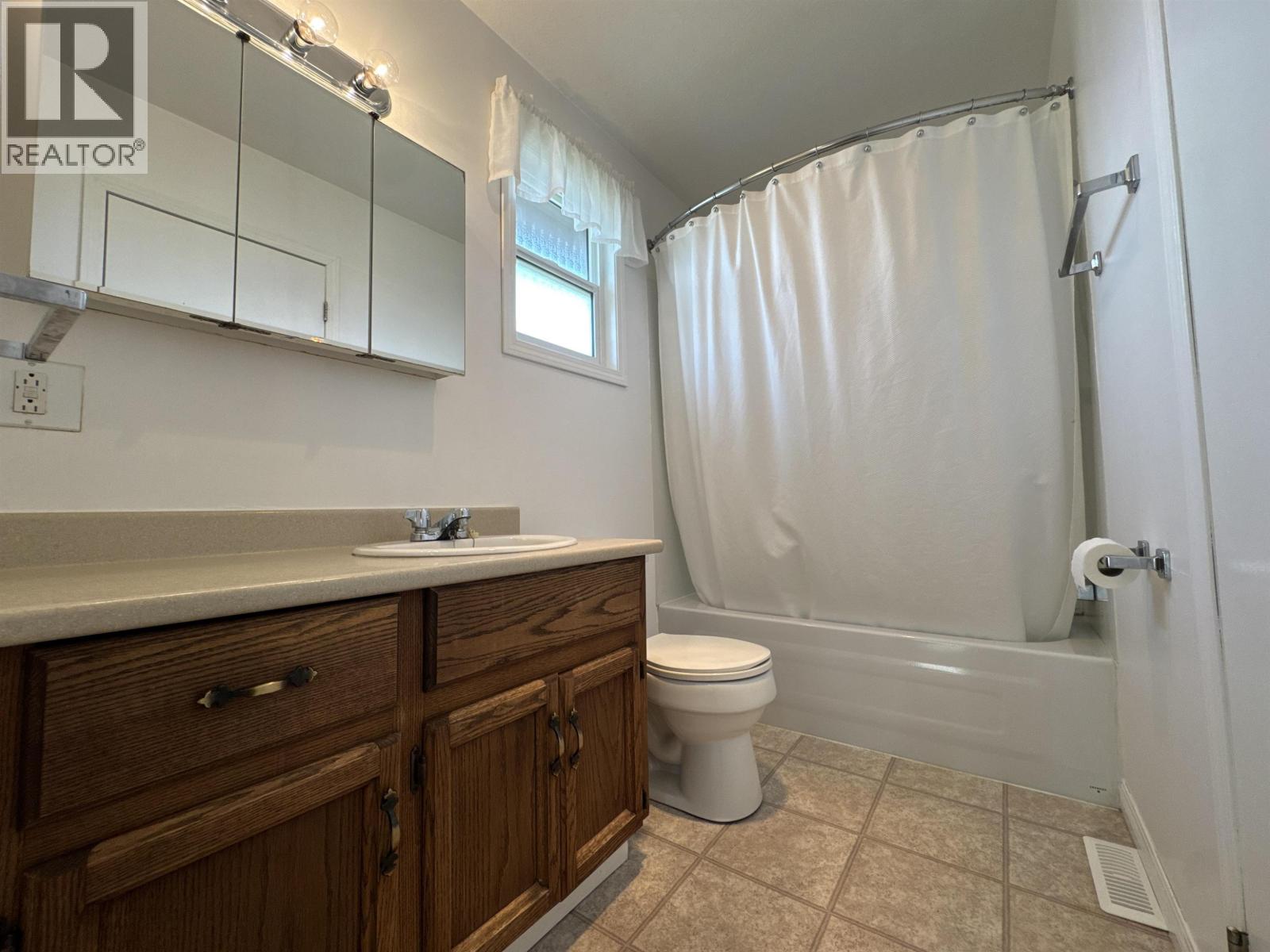 8820 107a Avenue, Fort St. John, British Columbia  V1J 5Z1 - Photo 15 - R3160900