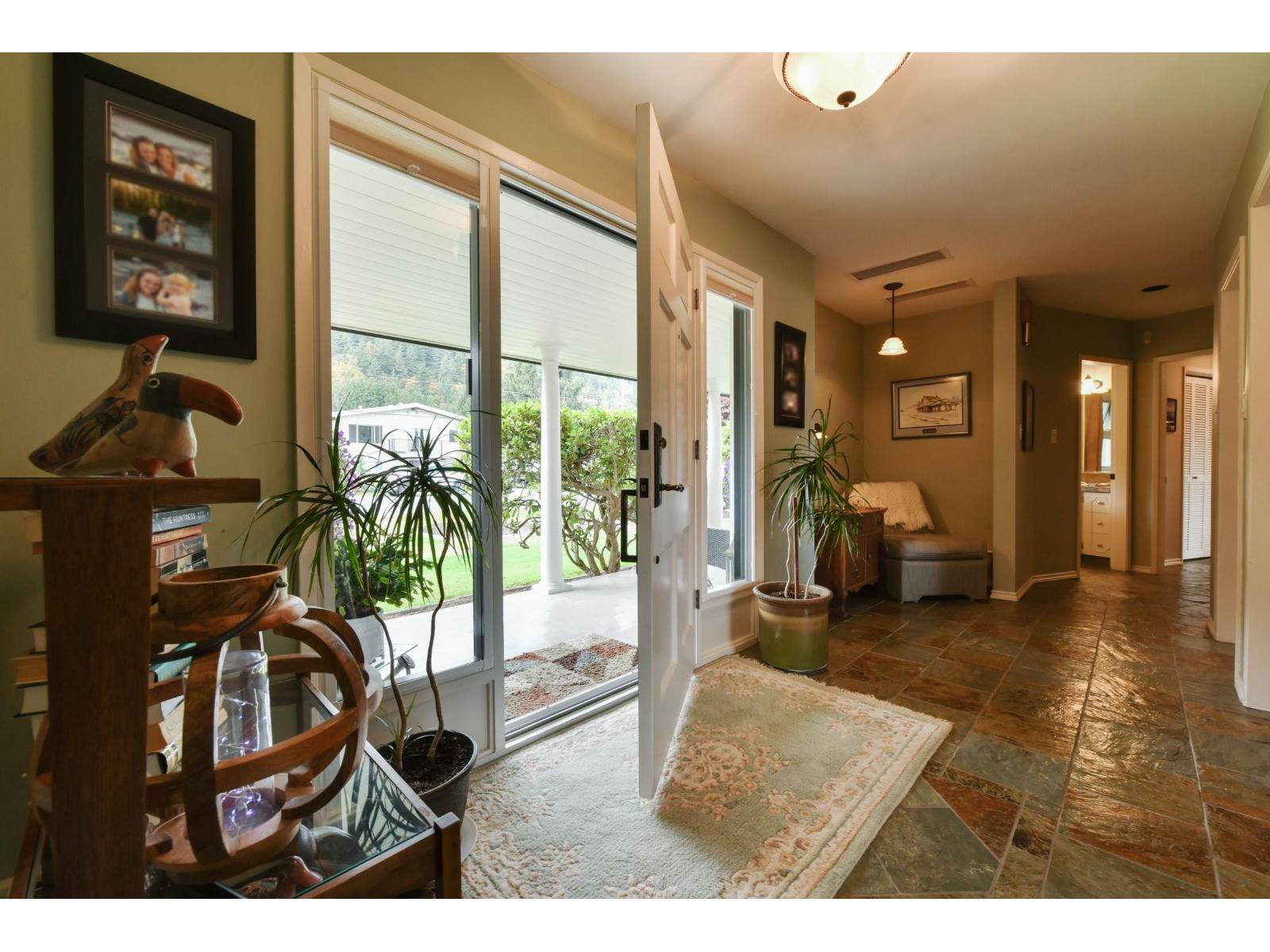 34332 Norrish Avenue, Mission, British Columbia  V2V 6N9 - Photo 3 - R3160276