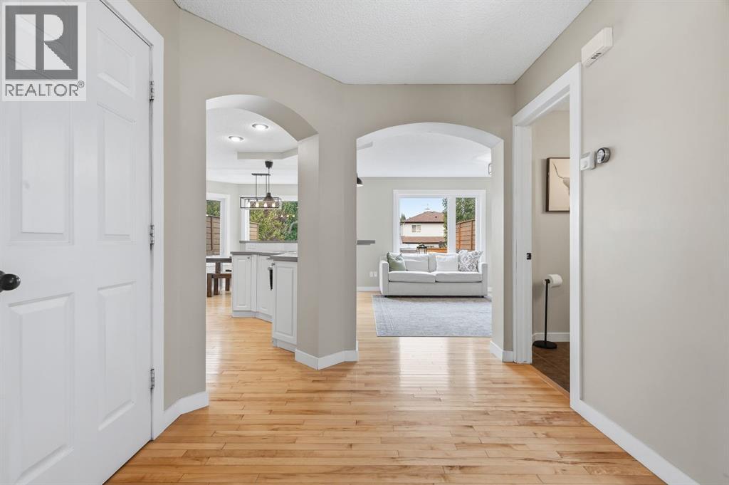 321 Douglas Ridge Circle Se, Calgary, Alberta  T2Z 3H5 - Photo 6 - A2341676