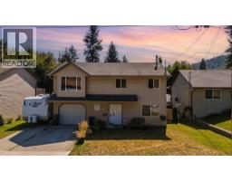 644 8th Street, Castlegar, British Columbia
