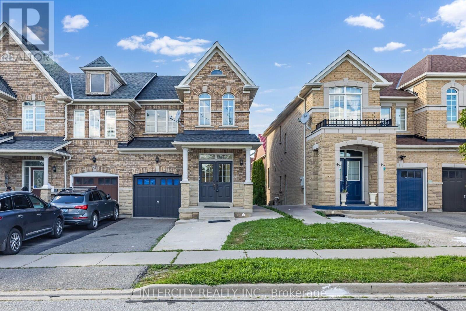 50 Royal Vista Road, Brampton, Ontario L6Y 0N5 - Photo 2 - W13739032