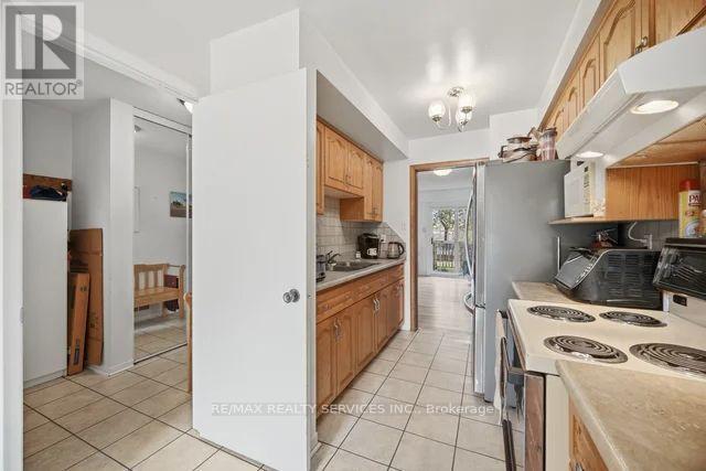 26 Fanshawe Drive, Brampton, Ontario L6Z 1A9 - Photo 5 - W13739036
