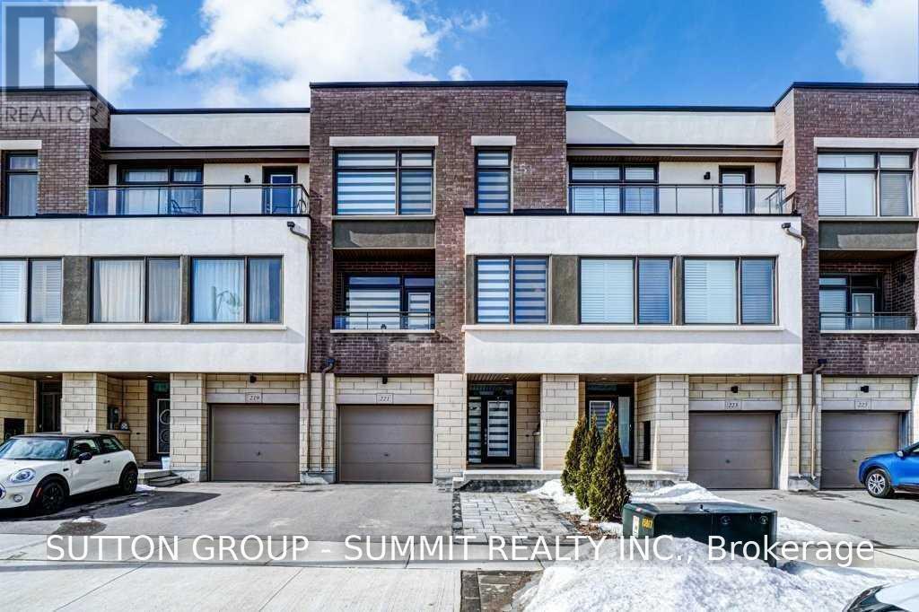 221 WHEAT BOOM DRIVE, Oakville, Ontario