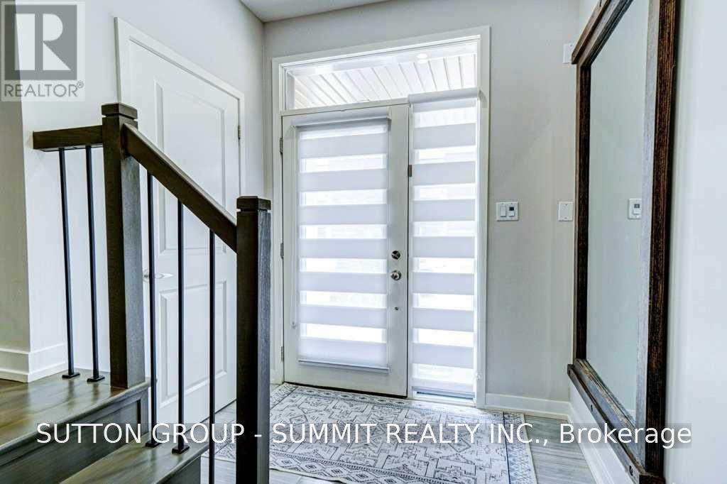 221 Wheat Boom Drive, Oakville, Ontario L6H 7C3 - Photo 2 - W13739048