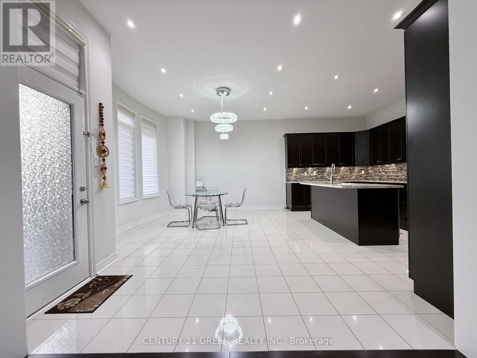 Upper - 43 Black Diamond Crescent, Brampton, Ontario L6X 1A2 - Photo 11 - W13739052