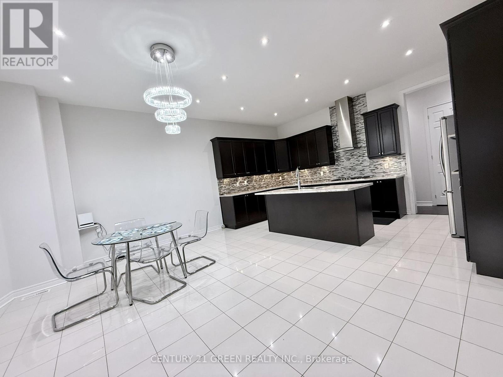 Upper - 43 Black Diamond Crescent, Brampton, Ontario L6X 1A2 - Photo 12 - W13739052