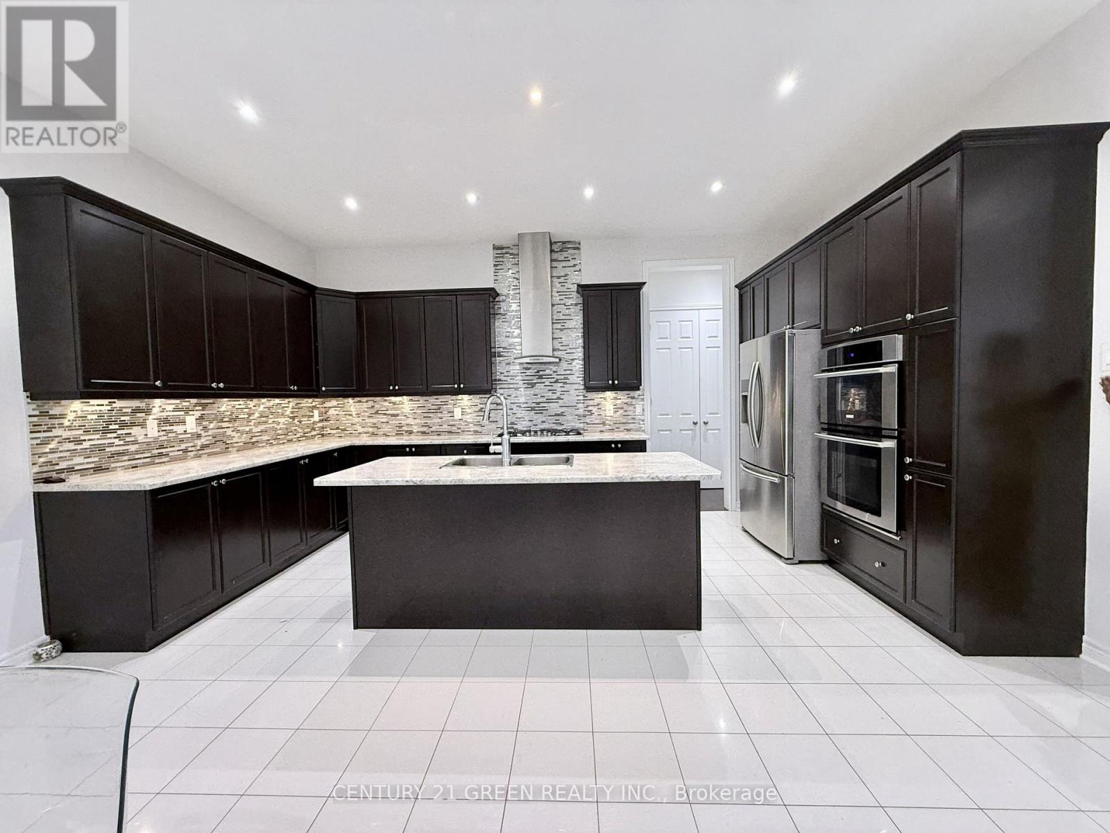 Upper - 43 Black Diamond Crescent, Brampton, Ontario L6X 1A2 - Photo 13 - W13739052