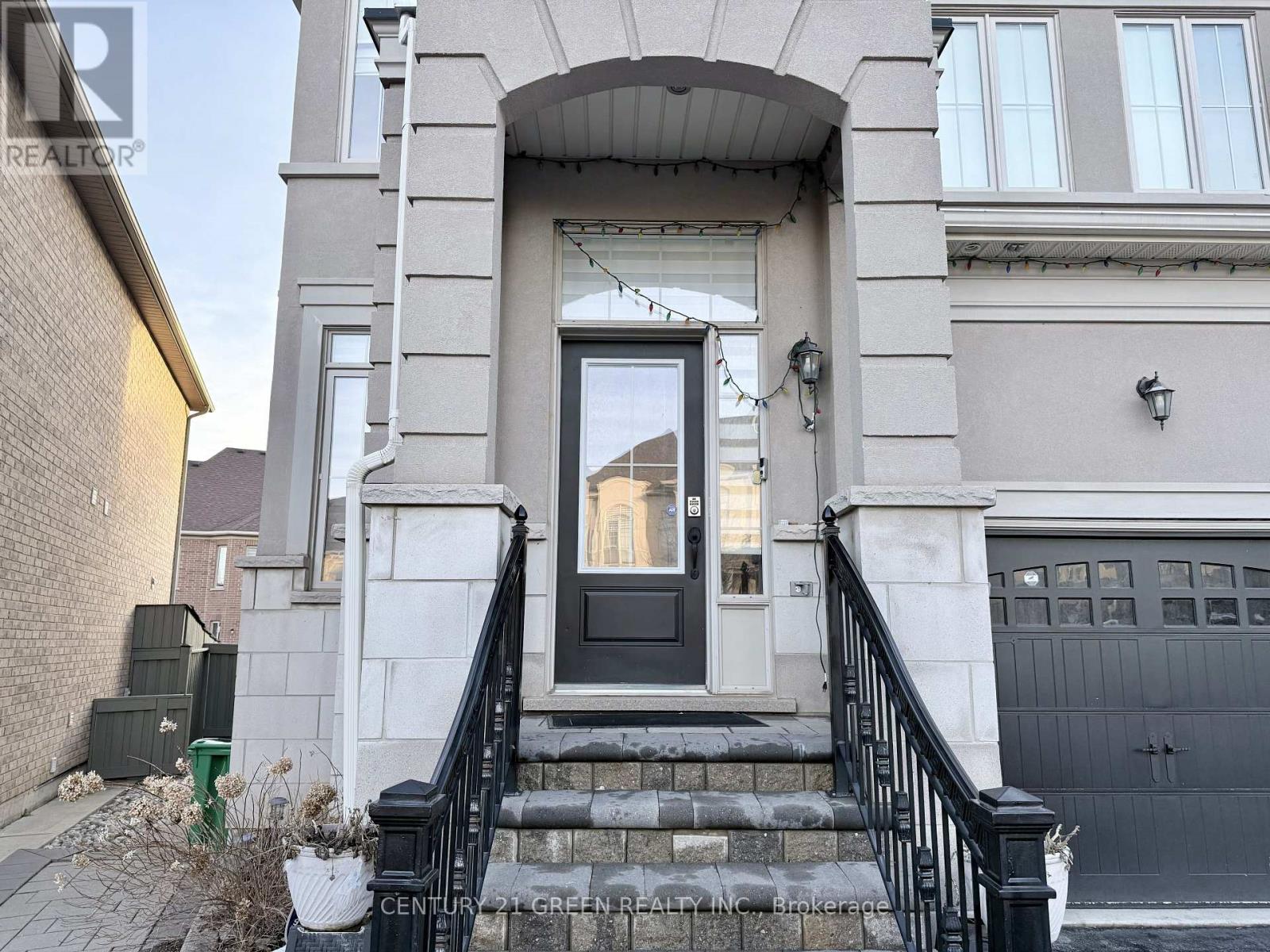Upper - 43 Black Diamond Crescent, Brampton, Ontario L6X 1A2 - Photo 3 - W13739052