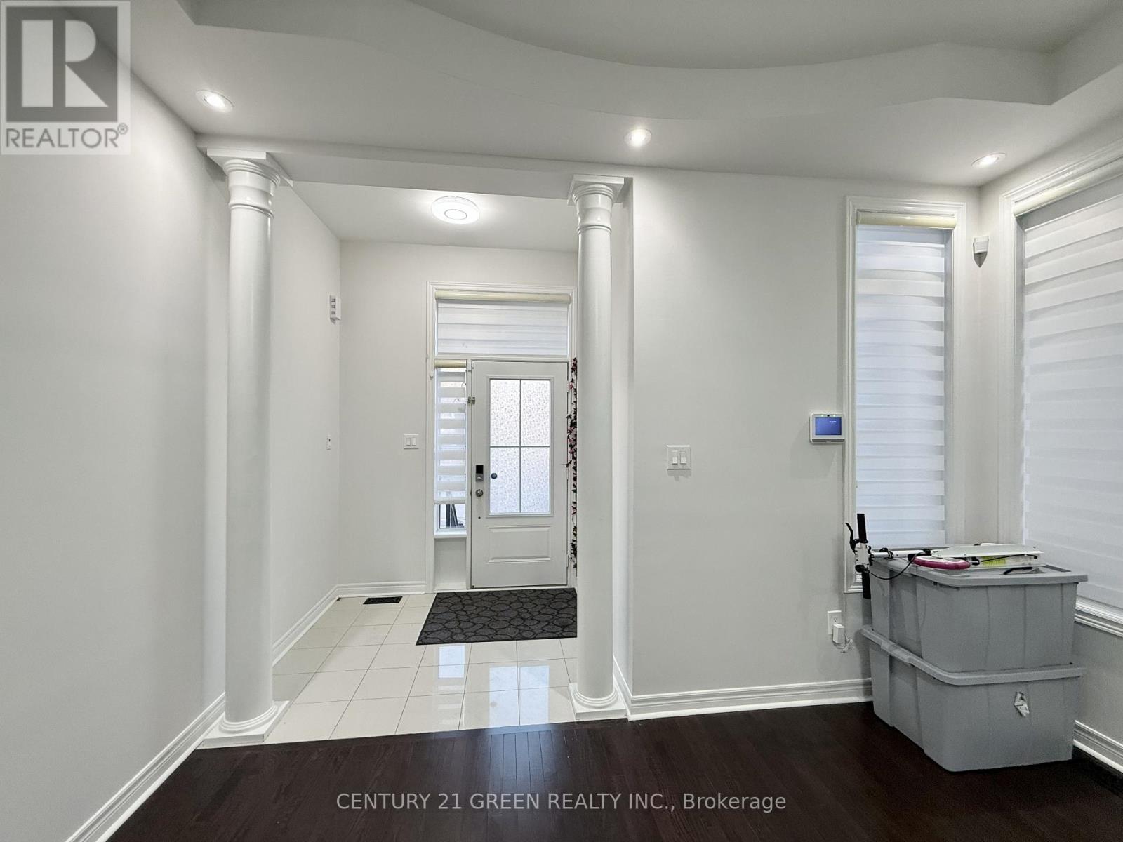Upper - 43 Black Diamond Crescent, Brampton, Ontario L6X 1A2 - Photo 4 - W13739052