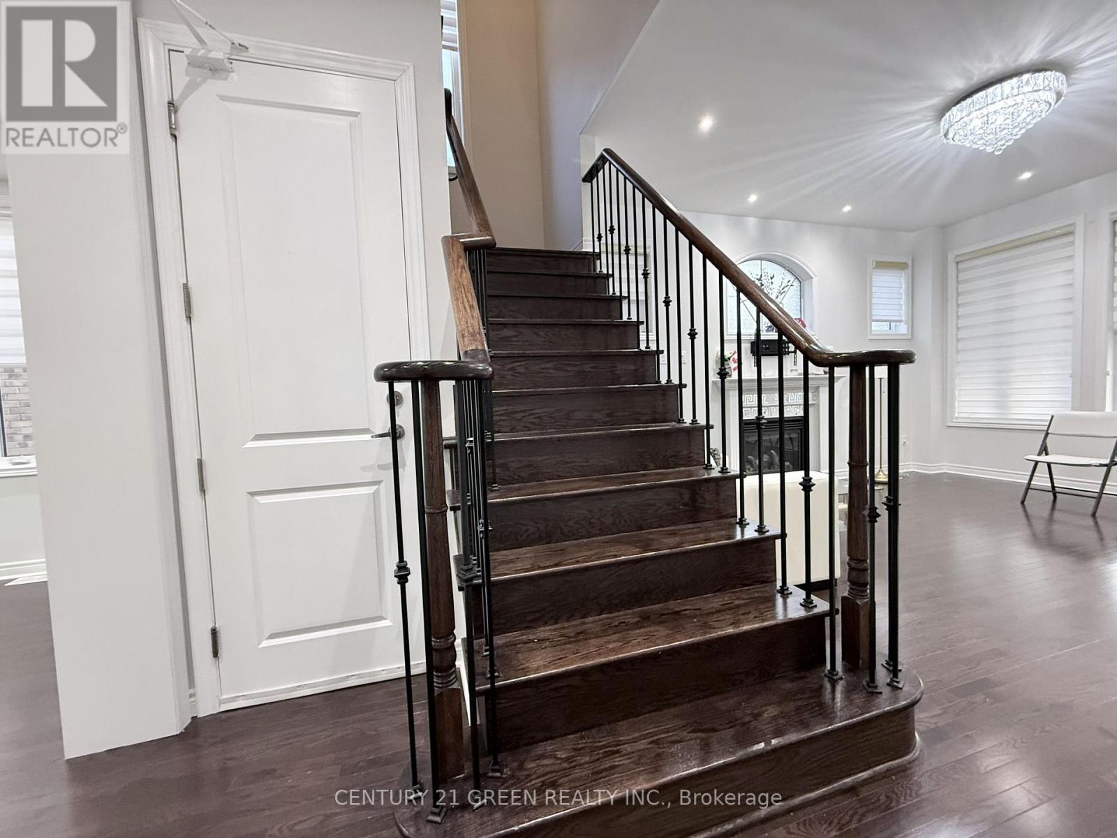 Upper - 43 Black Diamond Crescent, Brampton, Ontario L6X 1A2 - Photo 7 - W13739052