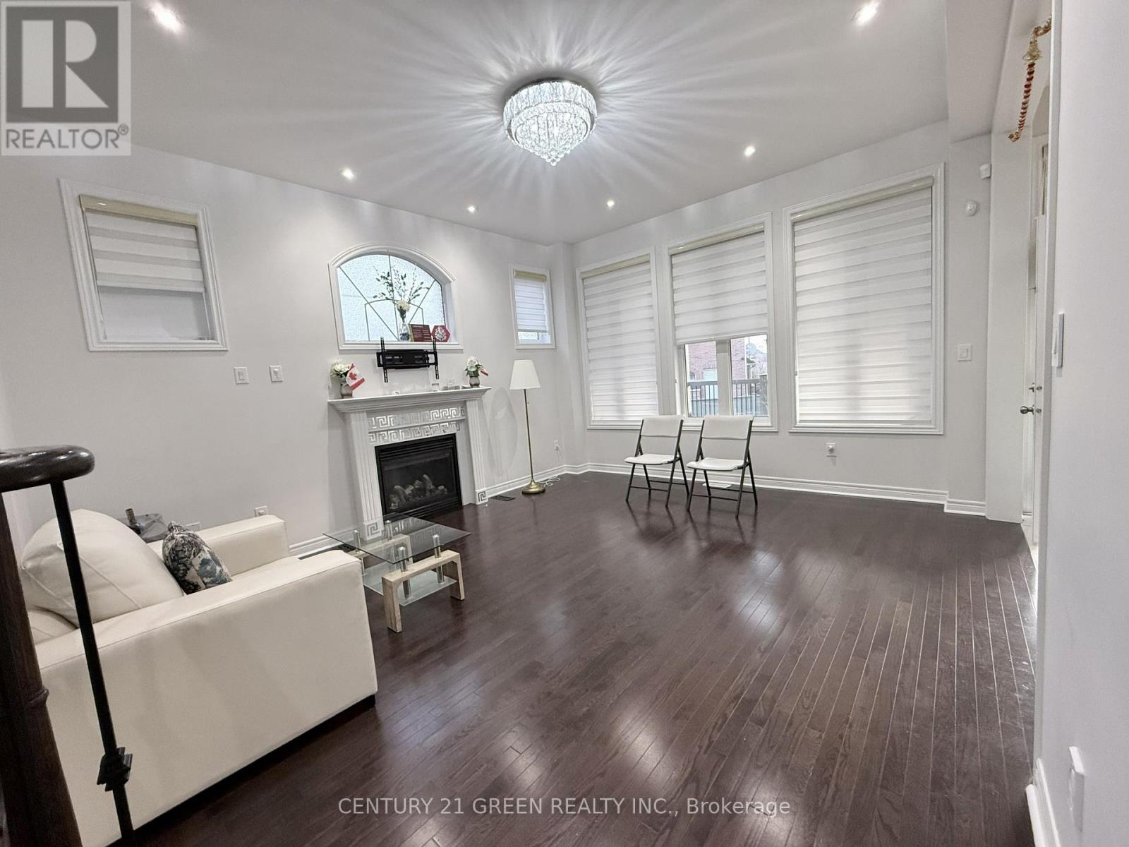 Upper - 43 Black Diamond Crescent, Brampton, Ontario L6X 1A2 - Photo 8 - W13739052