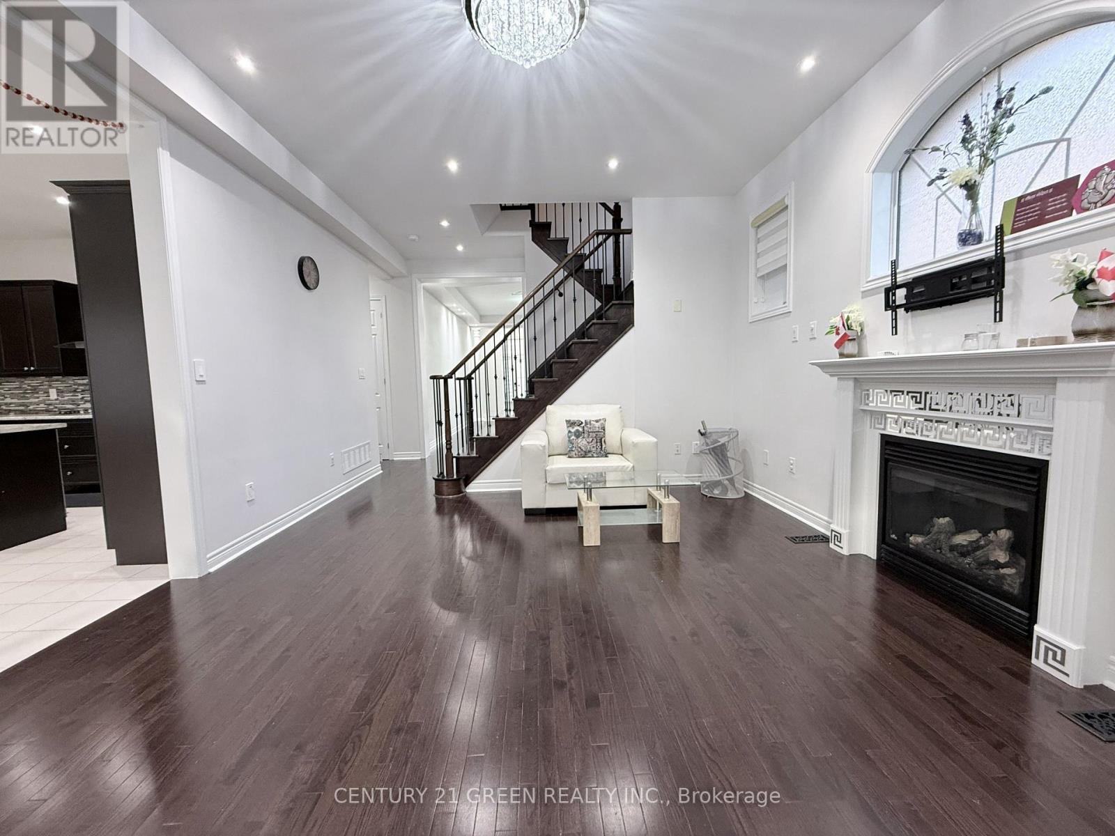 Upper - 43 Black Diamond Crescent, Brampton, Ontario L6X 1A2 - Photo 9 - W13739052