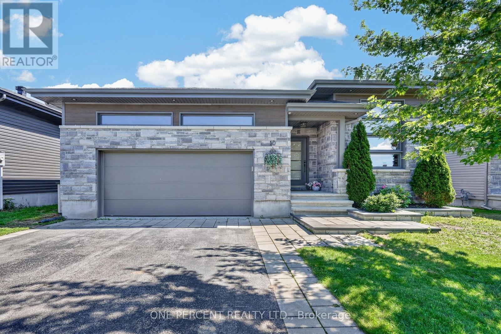 Clarence/Rockland Twp House for sale: 5 bedroom 1,500 sq.ft. (Listed 2026-09-02)
