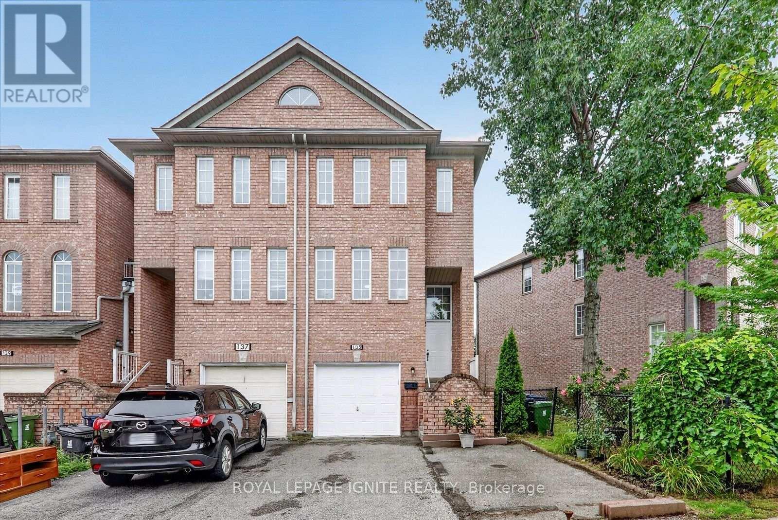 135 CONN SMYTHE DRIVE, Toronto, Ontario