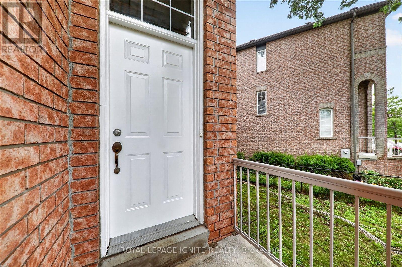 135 Conn Smythe Drive, Toronto, Ontario  M1J 3P6 - Photo 3 - E13739142
