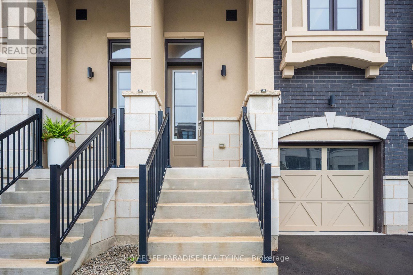 1356 Kaniv Street, Oakville, Ontario  L6M 5R3 - Photo 2 - W13739068