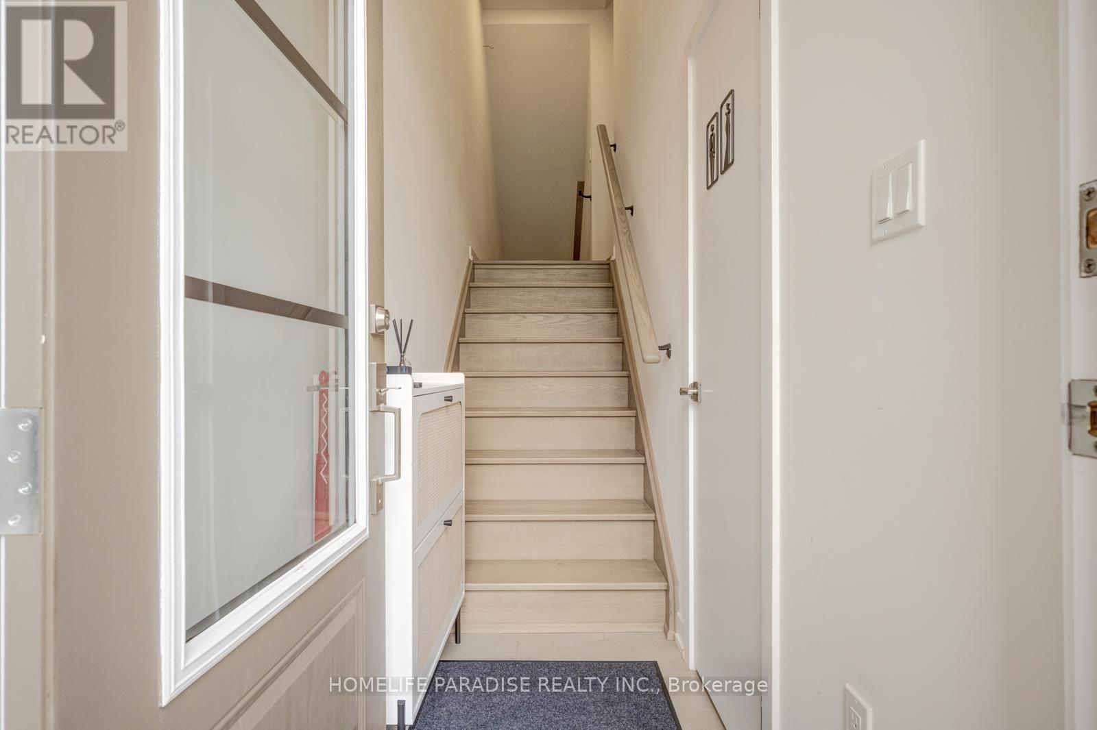 1356 Kaniv Street, Oakville, Ontario  L6M 5R3 - Photo 3 - W13739068