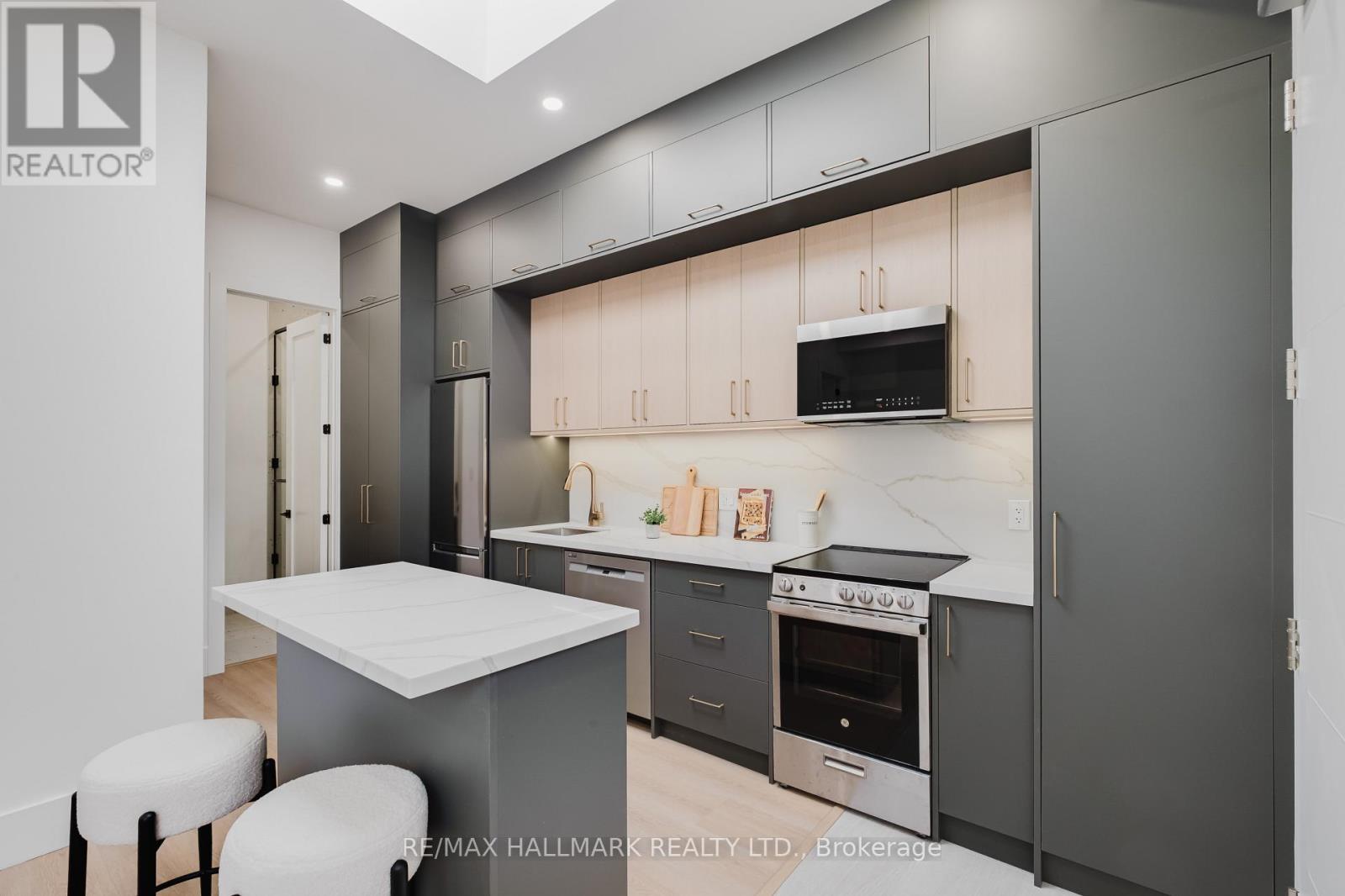 Garden Suite - 37 Milverton Boulevard, Toronto, Ontario  M4J 1T5 - Photo 3 - E13738444
