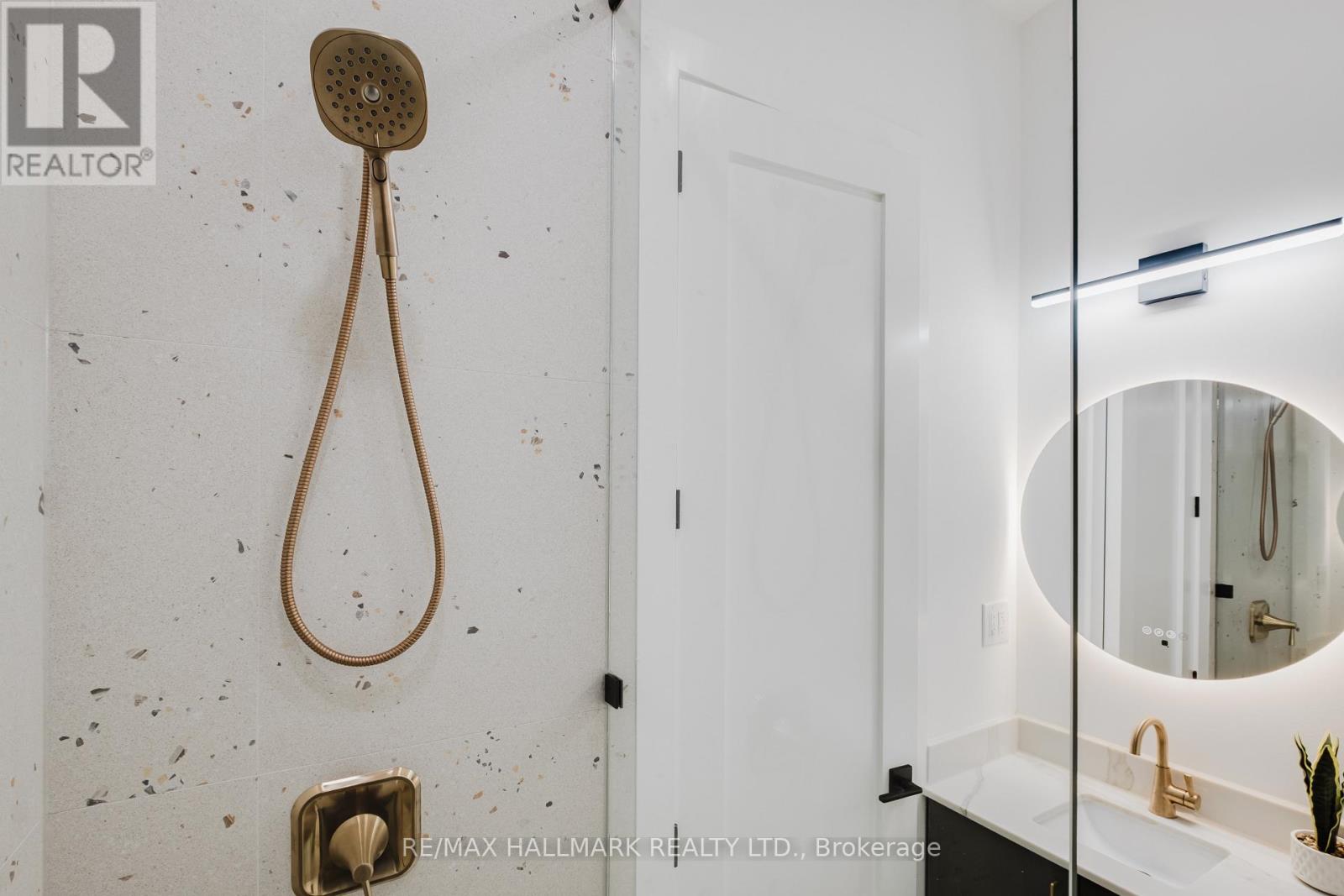 Garden Suite - 37 Milverton Boulevard, Toronto, Ontario  M4J 1T5 - Photo 12 - E13738444